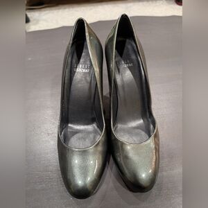 Stuart Weitzman green rounded-toe patent leather pumps